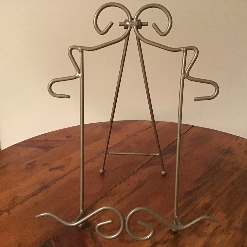 Decorative Metal Easels in Bronze and Gold - Picture 3 of 6